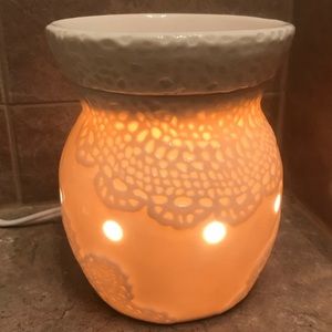 Wax and Scentsy warmer Heirloom